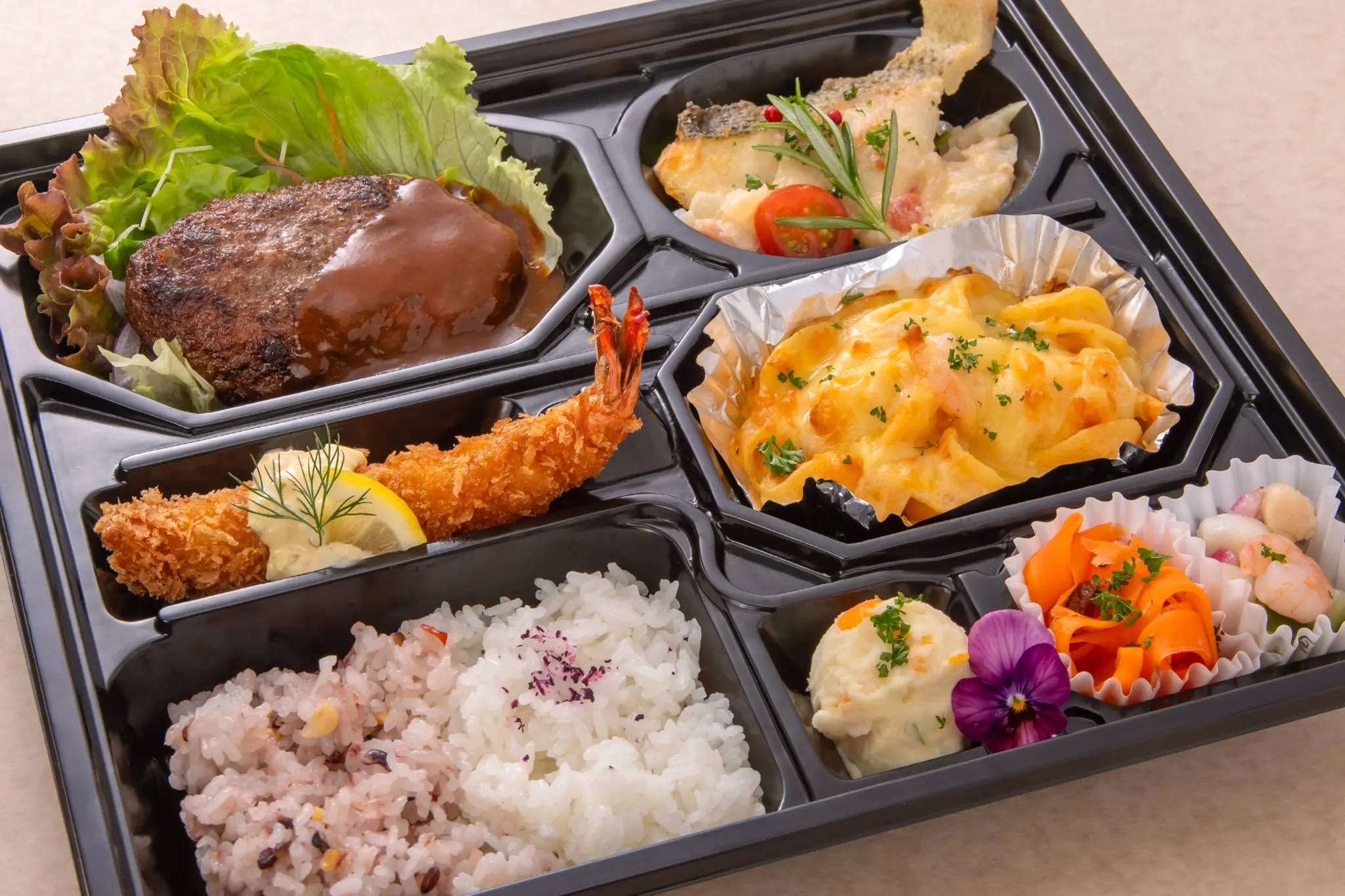 熊本県荒尾市の洋食レストランのテーキのスペシャル弁当